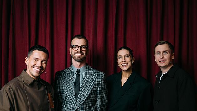 K&ouml;nnen sie ihm die Show stehlen? Nico Santos (links) Andrea Petković und Till Reiners (rechts) fordern Moderator Joko Winterscheidt heraus.