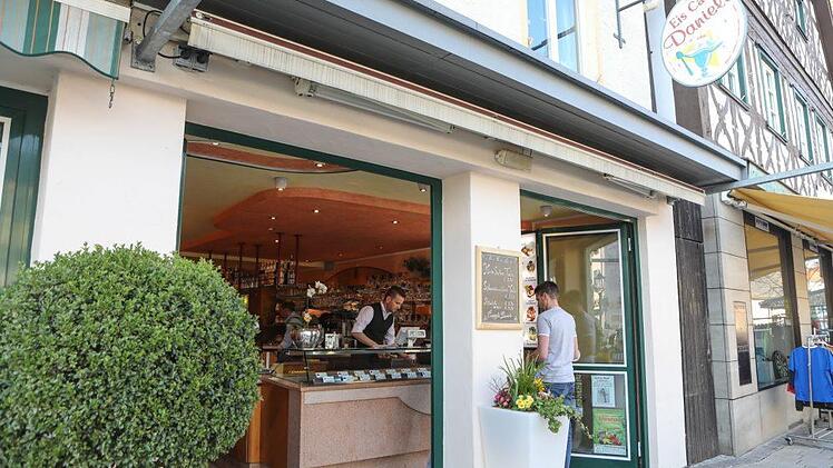 Eiscafe DanieliAm Marktplatz 7, EbermannstadtPreis pro Kugel: 1,- EuroEissorten: 20-25 (je nach Jahreszeit)Übernommen: 2012