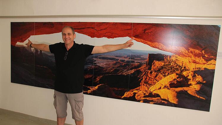 Fotografien mit besonderem Ausmaß zeigt Gerd Zimmer in den Rathaushallen. Dieses Panorama-Bild zeigt die Canyonlands. Foto: Roepert