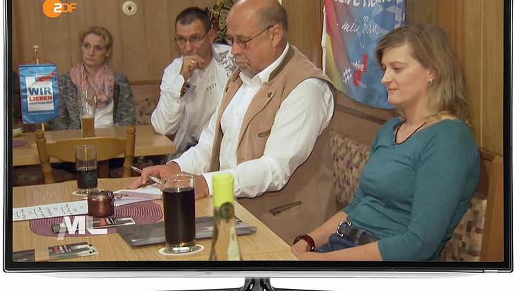 Das ZDF-Magazin "Mona Lisa" berichtete am Samstag vom AfD-Stammtisch in Kulmbach. Screenshot und Montage: Dagmar Klumb