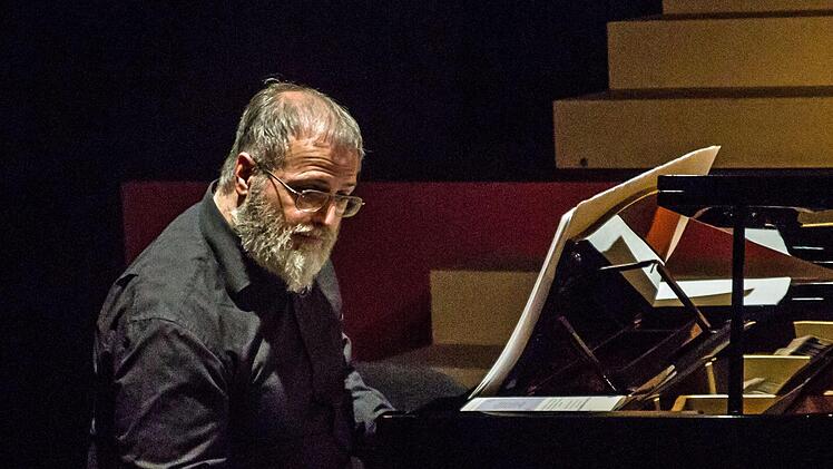 Impressionen vom Schumann-Liederabend in der Coburger Reithalle: Claudio Rizzi am FlügelFoto:Jochen Berger