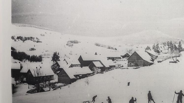Nach der Schule ging es zum Skilaufen. Diese Aufnahme entstand im Jahr 1930.  Archiv Achim Matthes Wildflecken