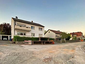 Der Kanalbau, hier Ecke Siedlungs-/Schulstraße, schreitet voran. Der Rat nahm die zusätzlichen Straßen in die Beitragssatzung auf.  Foto: cz
