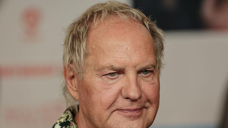 Ungewohnte Rolel: Uwe Ochsenknecht fungiert als Moderator und Sprecher.