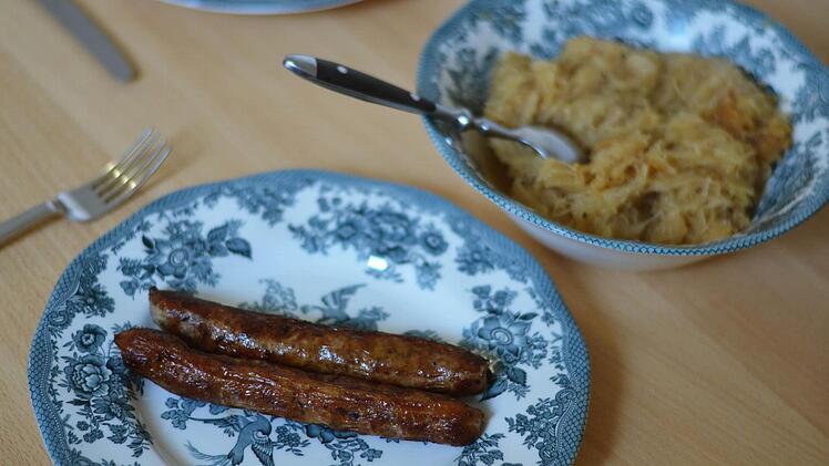 Die Bratwürste von Jürgen Brunner schmeckten der Jury am besten  Foto: Nikolas Pelke