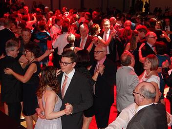 Es ist ein Höhepunkt im Veranstaltungskalender: der Bauernball in der Stadthalle. Fotos: Horst Wunner