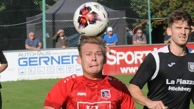 Fuchsstadts Max Petrunin scheint wenig erbaut von seiner ungewöhnlichen Kopfbedeckung. Foto: ssp
