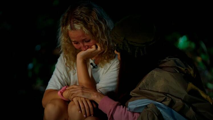 Da half auch alles gute Zureden von Kader Loth nichts: Christina Shakira stieg schon in Folge zwei bei "Reality Queens - auf High Heels durch den Dschungel" aus.