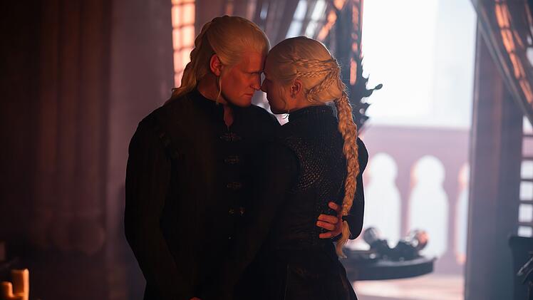 Daemon (Matt Smith) sieht Rhaenyra (Emma D'Arcy) jetzt mit anderen Augen.