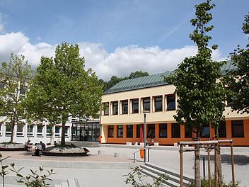 Die umfassende Sanierung des Jack-Steinberger-Gymnasiums in Bad Kissingen geht weiter.  Foto: Edgar Bartl