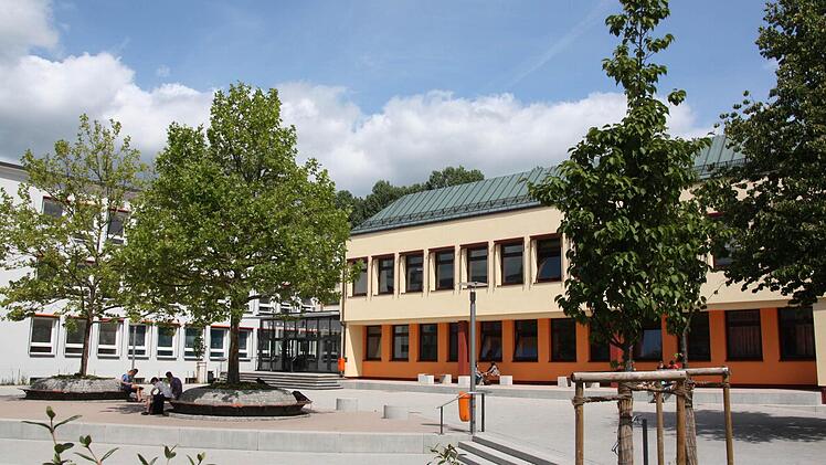 Die umfassende Sanierung des Jack-Steinberger-Gymnasiums in Bad Kissingen geht weiter.  Foto: Edgar Bartl