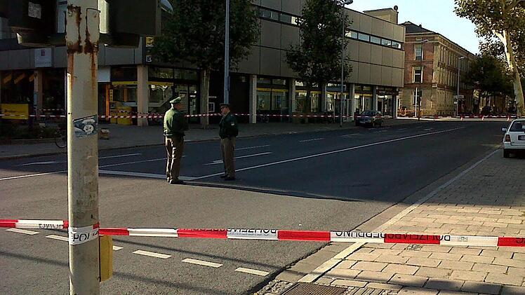 Fund eines verdächtigen Gegenstandes: Der Bahnhof in Bamberg wurde großräumig abgesperrt. Foto:Ronald Rinklef