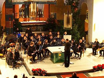 Die Programmauswahl und die Präsentation begeisterten das Publikum beim Weihnachtskonzert in der Adelsdorfer St.-Stephanus-Kirche. Foto: Johanna Blum