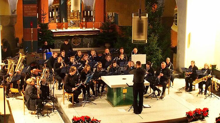 Die Programmauswahl und die Präsentation begeisterten das Publikum beim Weihnachtskonzert in der Adelsdorfer St.-Stephanus-Kirche. Foto: Johanna Blum