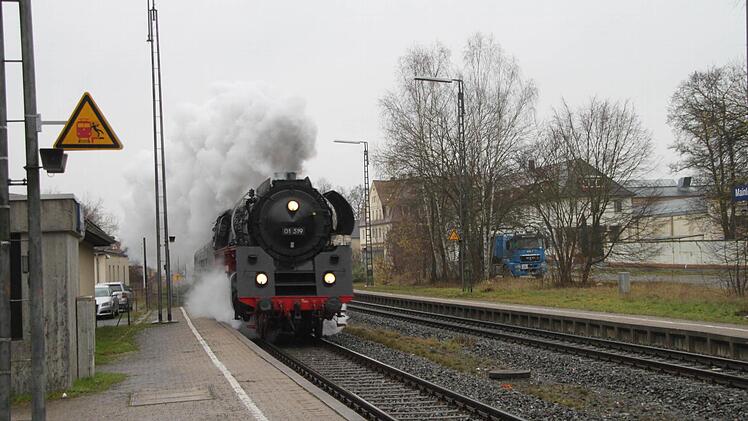 Nach wenigen Sekunden hat sie den Bahnhof erreicht.  Foto: Jürgen Gärtner