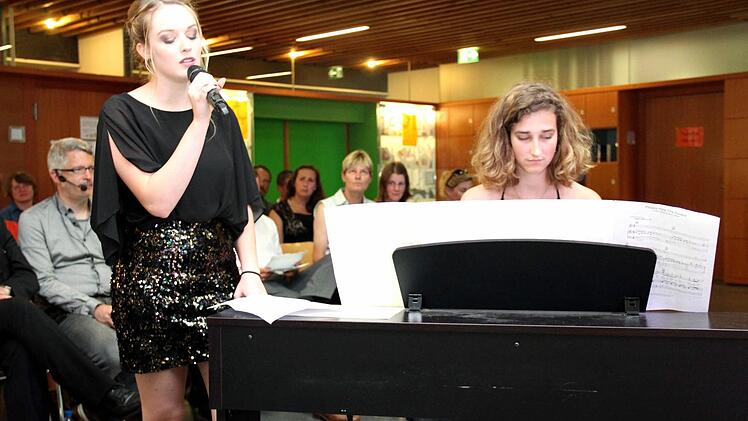 Gesangseinlage mit dem Duo Virginia Butzbacher und Isabell Kaffanke