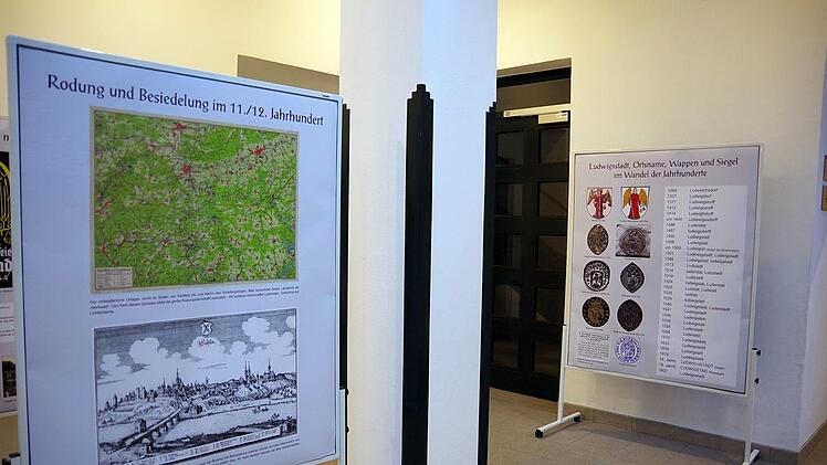 Tafeln der Sonderausstellung "750 Jahre - Streiflichter der Geschichte der Stasdt Ludwigsstadts"Heike Schülein
