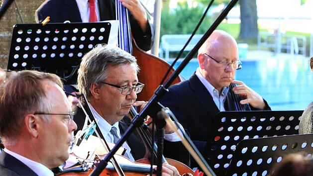 Neustadt bei Coburg: "Classic & Picknick 2022" -  Orchester spielt Classic-Best-Ofs im Freibad