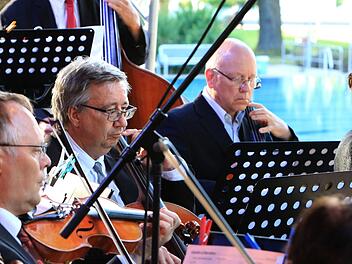 Neustadt bei Coburg: "Classic & Picknick 2022" -  Orchester spielt Classic-Best-Ofs im Freibad