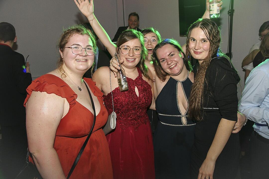 Der traditionelle Bauernball lockte viele Gäste an