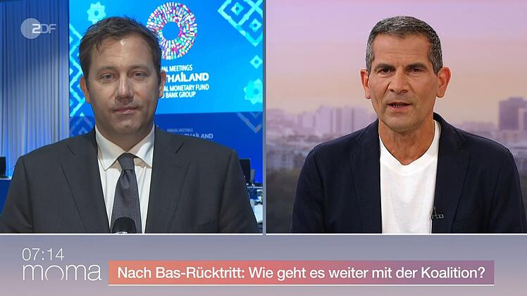 Moma-Moderator Mitri Sirin (rechts) sprach mit SPD-Chef und Vizekanzler Lars Klingbeil, der aus Bangkok zugeschaltet war.