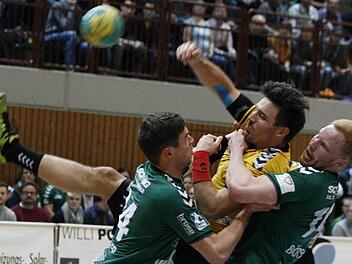 Es ging zur Sache im Derby! Hüben wie drüben wurde kräftig hingelangt, doch insgesamt blieb das Prestigeduell immer fair. Fotos: Iris Bilek
