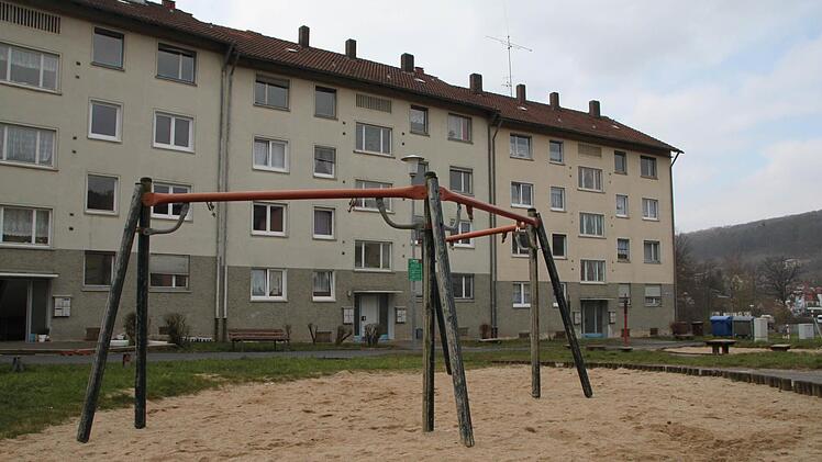 Der Berliner Platz in Bad Brückenau: Das gesamte Areal könnte in Zukunft neu gestaltet werden - inklusive Abriss der alten Wohnblocks. Foto: Ulrike Müller