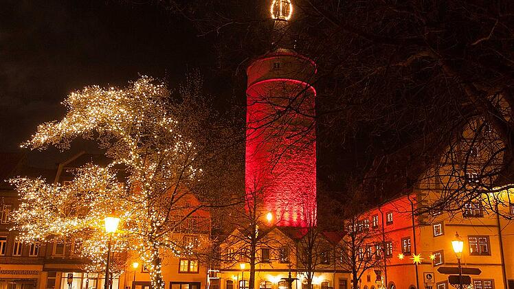 Die gr&ouml;&szlig;te Kerze Bayerns strahlt wieder