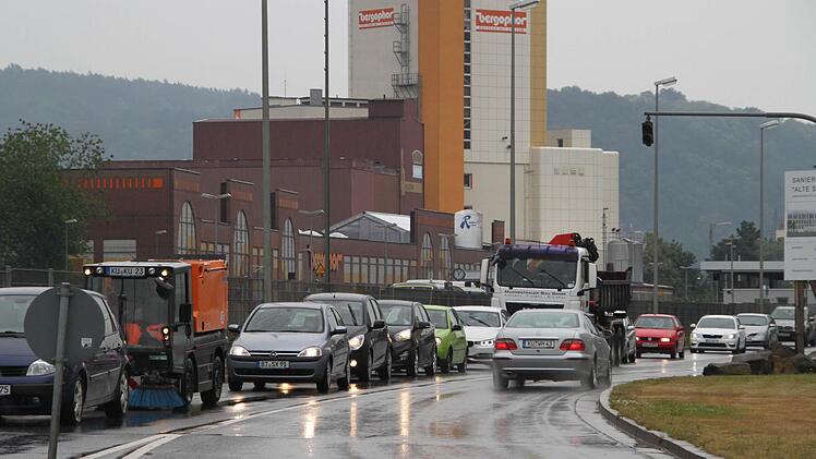Der Verkehr staut sich in der Heinrich-von-Stephan-Straße.