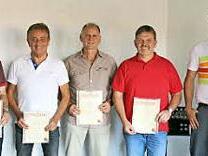 Ehrungen (von rechts): Konrad Keller, Kathrin Morgenroth, Bürgermeister Martin Mittag, Rudolf Tranziska, Uwe Jahresdörfer, Thomas Vollkommer, Gerhard Och, Stefan Nitzsche  Fotos: Bettina Knauth