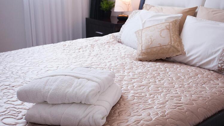 Nach Handtüchern gehören Bademäntel laut einer Umfrage zu den am häufigsten aus Hotels gestohlenen Gegenständen. Foto: Thinkstock
