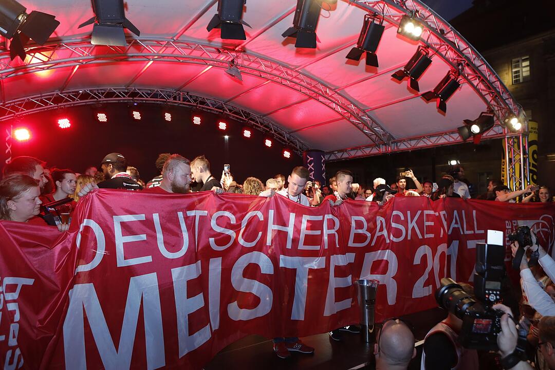 Brose Bamberg: Die Meisterfeier am Bamberger Maxplatz