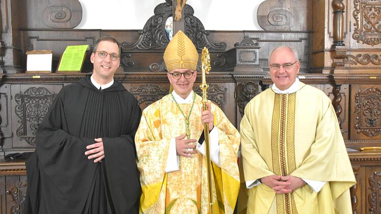 Frater Patrick, Abt Beda Maria Sonnenberg und Pfarrer Kilian Kemmer,  der Heimatpfarrer aus St. Georg, Höchstadt   (v. l.)    Foto: privat