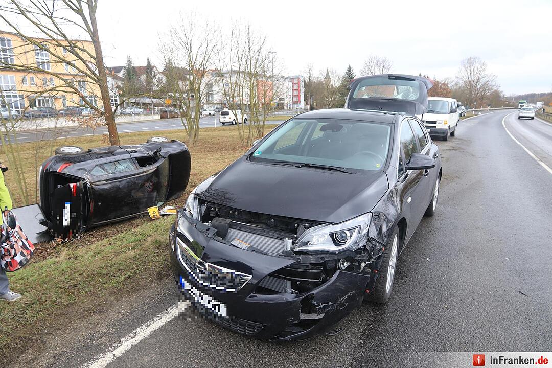 Bamberg: Autofahrerin wird gerammt und gerät in Graben
