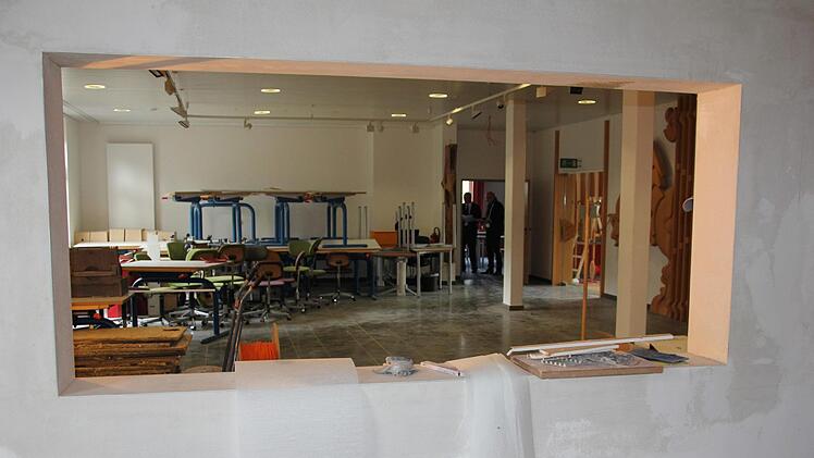 So schaut man künftig vom Pausenverkauf ins die Aula.Foto: Ralf Kestel