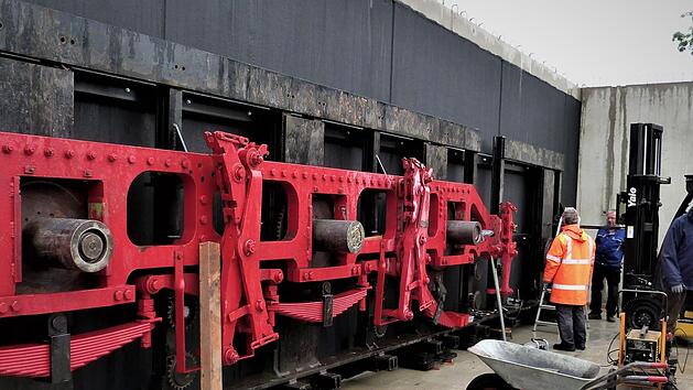 Das Triebwerk der Schnellzuglok nimmt Gestalt an. Foto: Werner Rei&szlig;aus