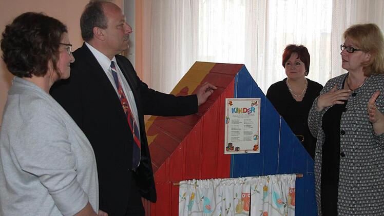 Parlamentarische Staatssekretärin Anette Kramme (rechts) besuchte das Mehrgenerationenhaus in Mainleus. Mit im Bild (von links) Einrichtungsleiterin Ingrid Wagner, SPD-Bürgermeister-Kandidat Jürgen Karg und stellvertretende Landrätin Christina Flauder. Foto: Jürgen Gärtner