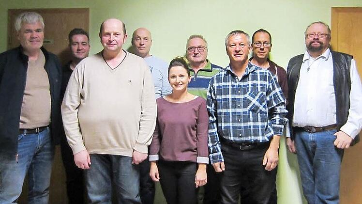 Bei der Mitgliederversammlung schaute auch B&uuml;rgermeister Bernhard Storath (von links) vorbei. Au&szlig;erdem waren in Oberbrunn Bernhard Klinke, Erster Pr&auml;sident Horst Amon, Bernd K&uuml;brich, Zweite Pr&auml;sidentin Daniela Klinke, Rainer Zimmermann, Dritter Pr&auml;sident G&uuml;nter Walter, Schriftf&uuml;hrer Rainer Hetzel und Schatzmeister Uwe W&ouml;lfel anwesend. Foto: privat