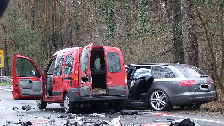 Unfall auf der Staatsstraße 2240 Foto: Thomas Birkner