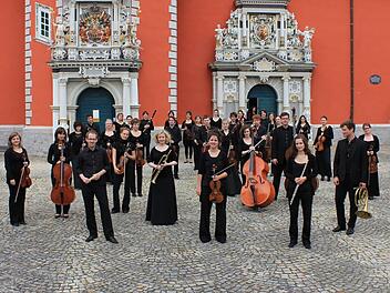 Das Orchester M18 gastiert zum Auftakt des Festivals "Klanggrenzen" am Montag, 25. Juni, mit einem Benefizkonzert in der Alten Pakethalle in Coburg. Beginn ist um 18 Uhr.PR