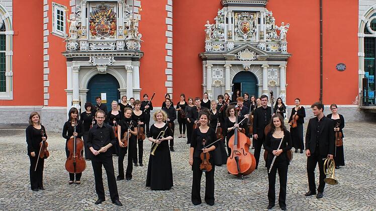 Das Orchester M18 gastiert zum Auftakt des Festivals "Klanggrenzen" am Montag, 25. Juni, mit einem Benefizkonzert in der Alten Pakethalle in Coburg. Beginn ist um 18 Uhr.PR