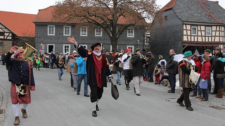 Der Bürgermeister führte den Facshingszug an.