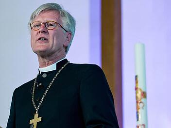 Heinrich Bedford-Strohm spricht am Donnerstag bei der Maikundgebung im "Schwarzen Bären". Anschließend trifft er sich um 11.30 Uhr auf Einladung des Clubs der Arbeitssuchenden Weidhausen zum offenen Gespräch mit Erwerbslosen und bedrängten Menschen. Foto: Daniel Karmann/dpa