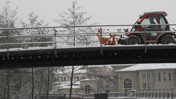 Wo Schnee fällt, da muss geräumt werden - im Stadtgebiet mit einem kleineren Gefährt.