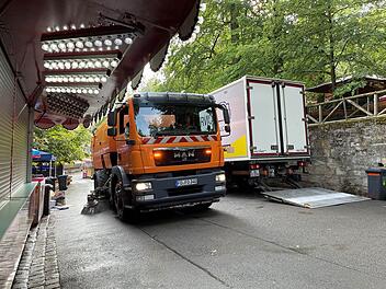 Forchheim: Wie das Annafest jeden Morgen gereinigt wird - "Jede Menge M&uuml;ll und Dreck"