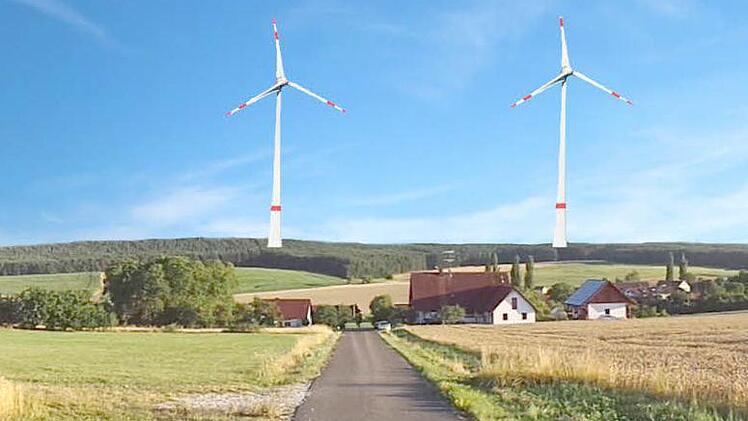 So wie in dieser Fotomontage würden die Windräder über Kienfeld (im Vordergrund) erscheinen.