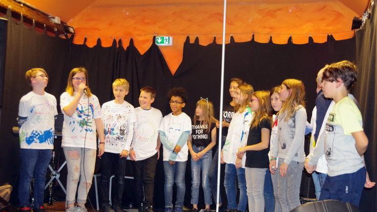 Bei der Impro-Theater-&Uuml;bung "Ketten-Geschichte" entstanden lustige Erz&auml;hlungen.