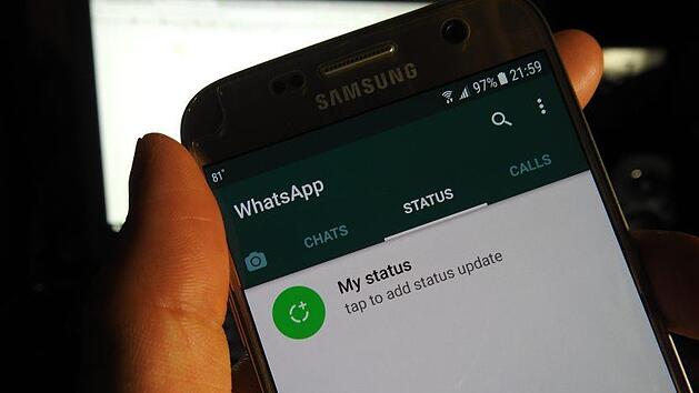 WhatsApp hat mit den Status-Bildern eine interessante neue Funktion geschaffen. Anonym kann man diese Status-Updates allerdings nicht anschauen. Zumindest offiziell nicht. Symbolbild: iGlobalWeb/unsplash.com