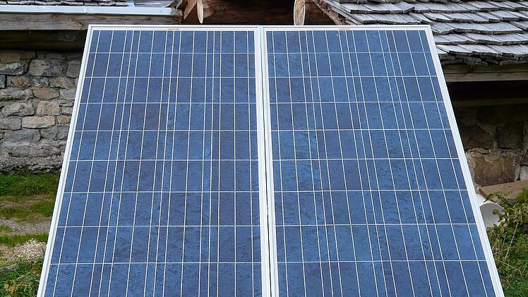 Mini-Solaranlagen unterscheiden sich besonders in ihrer Größe von normalen Photovoltaik-Anlagen.