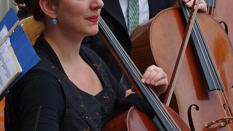 Impressionen von der Serenade mit dem Collegium musicum auf der Veste Coburg: Ulrika Gossel am Continuo-Cello.Foto: Jochen Berger